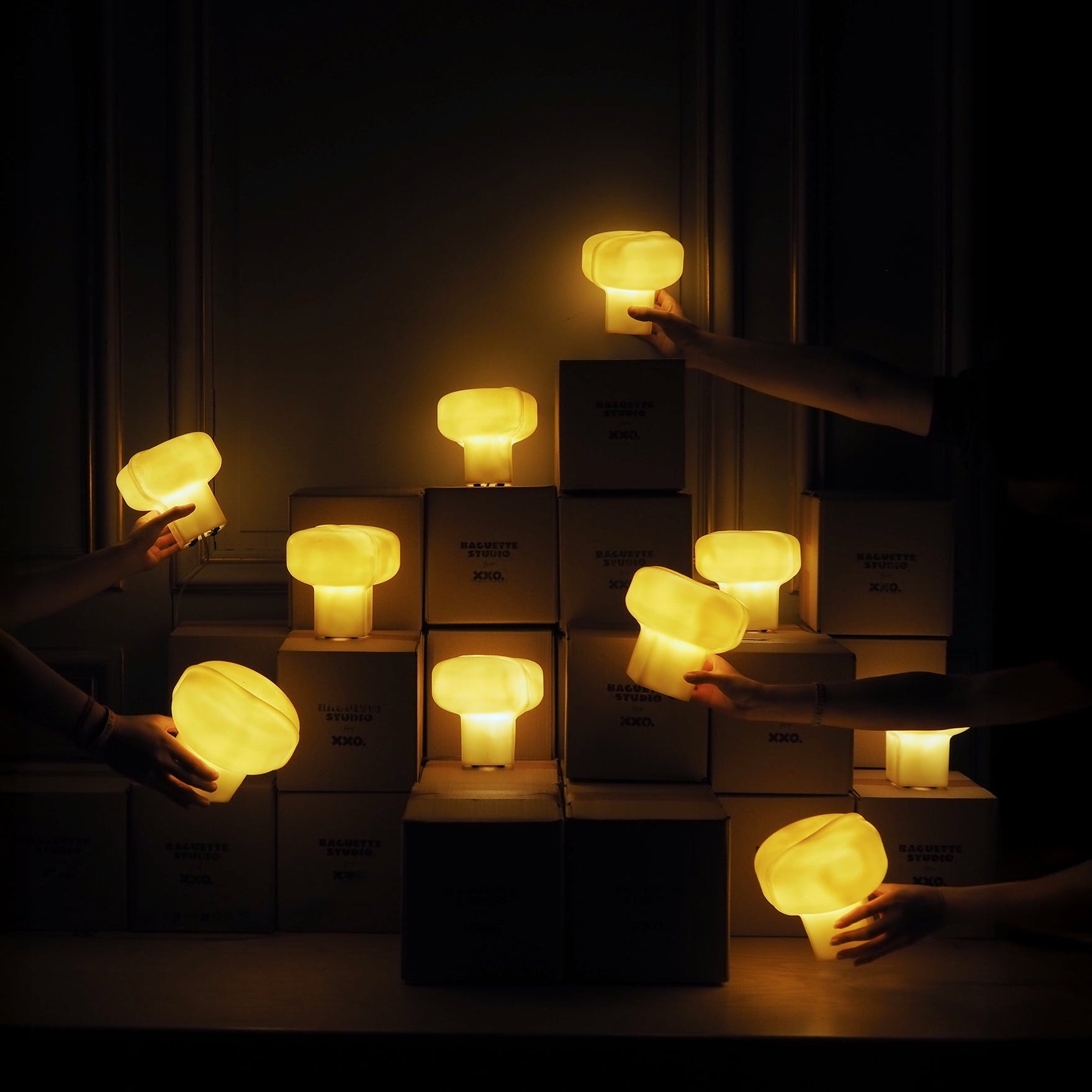 SMALL TABLE LAMP