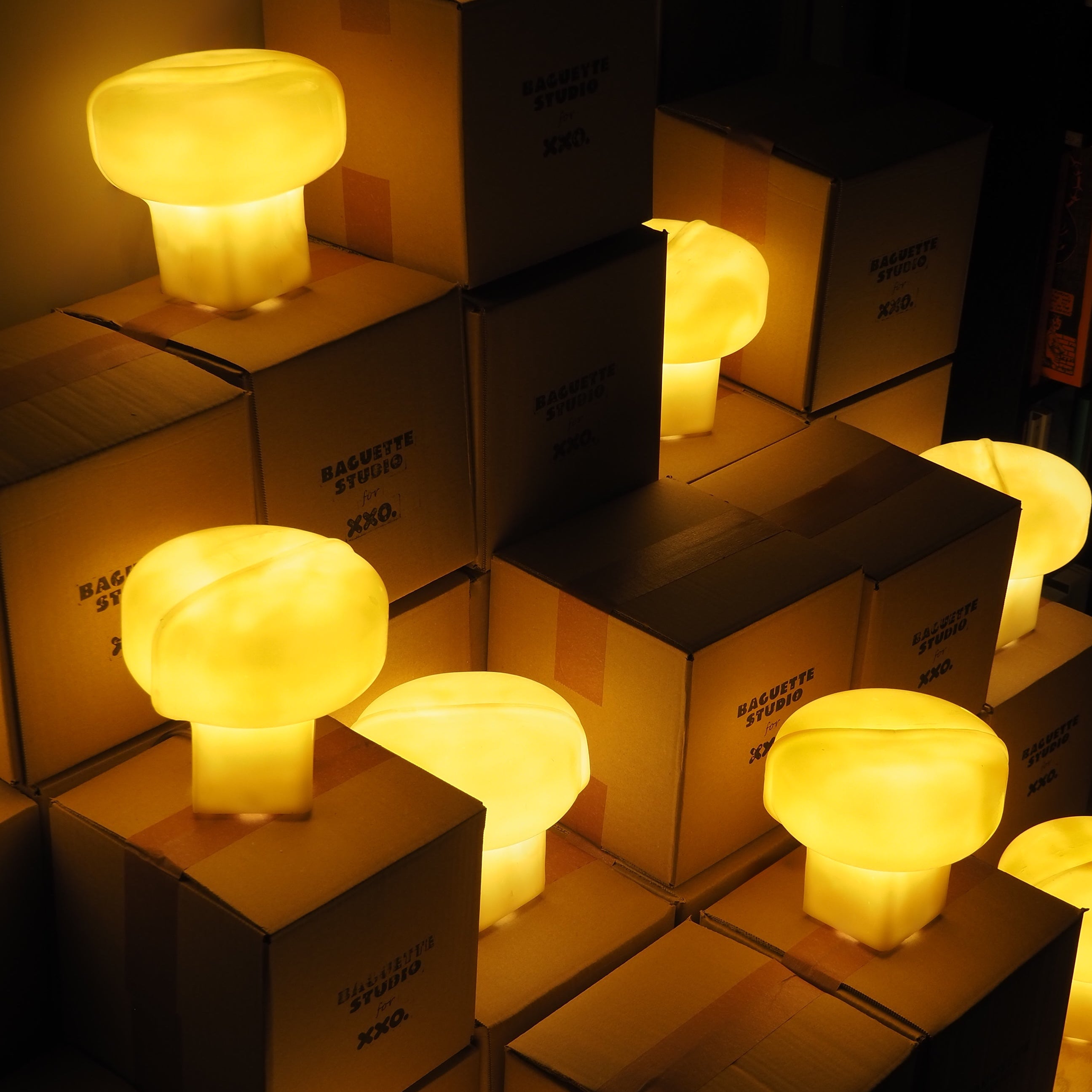 SMALL TABLE LAMP